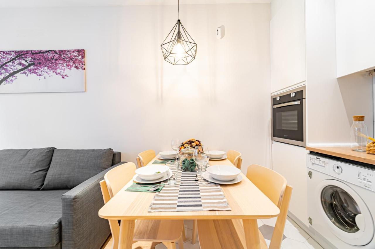 Edsam White Apartment Madrid