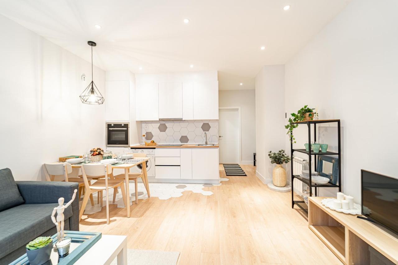 Edsam White Apartment Madrid
