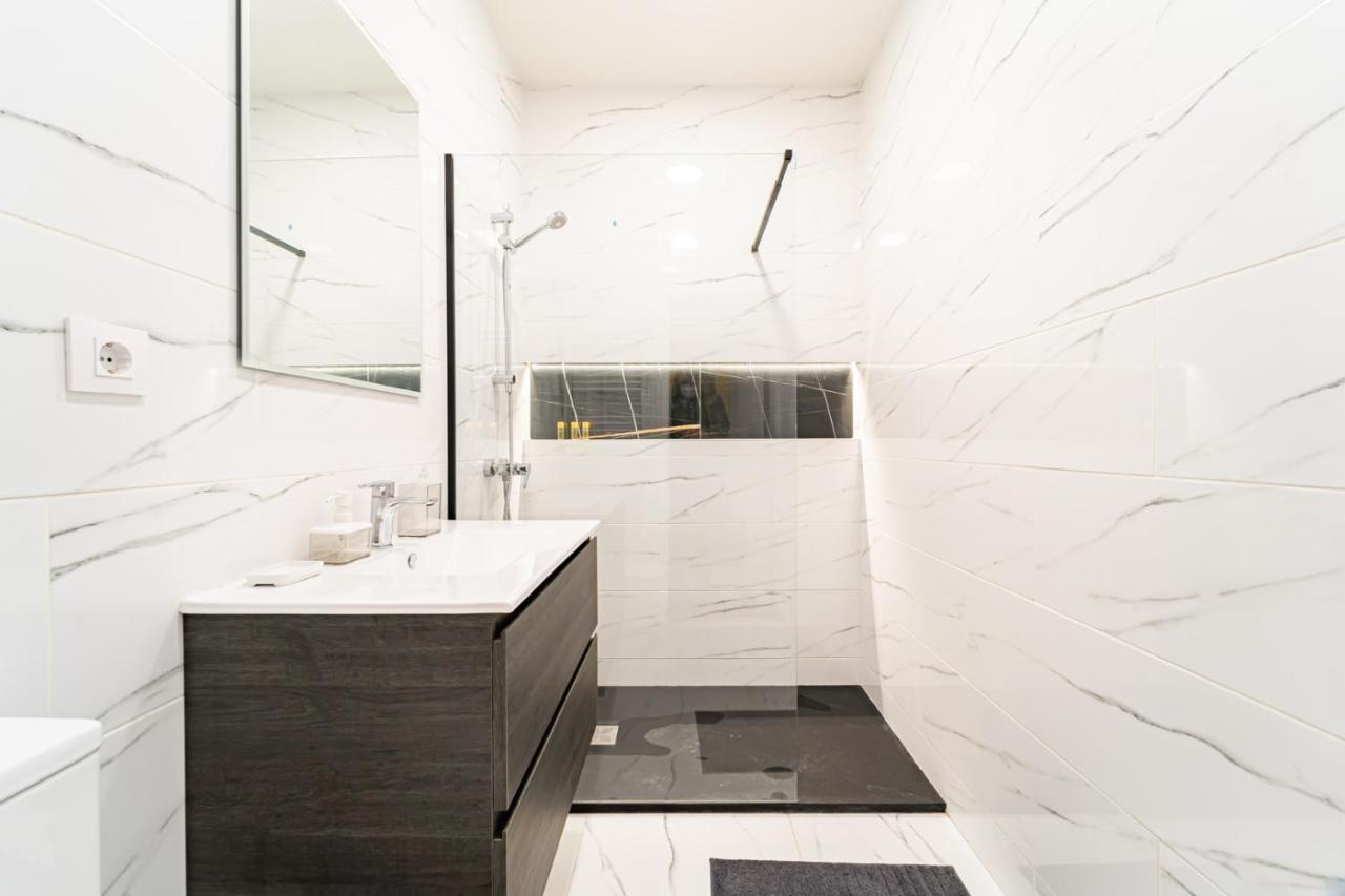 Edsam White Apartment Madrid